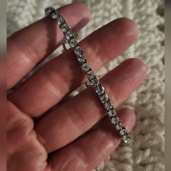 Elegant Touchstone Crystal April Birthstone Stretch Bracelet - Picture 1 of 3
